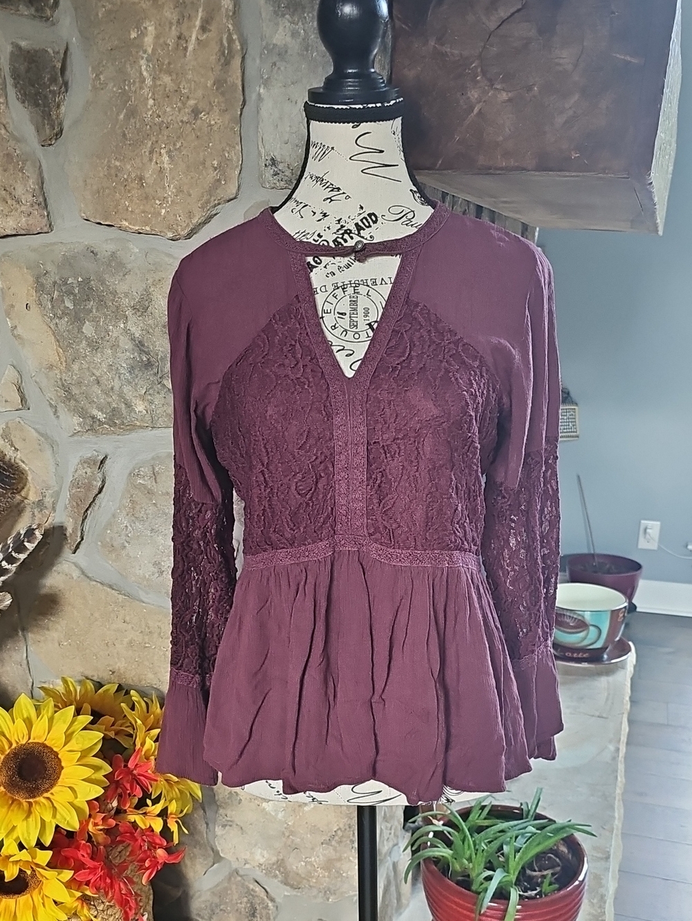 American Eagle Lace Peplum Top | Boho Romantic Bell Sleeve | Burgundy M Y2K